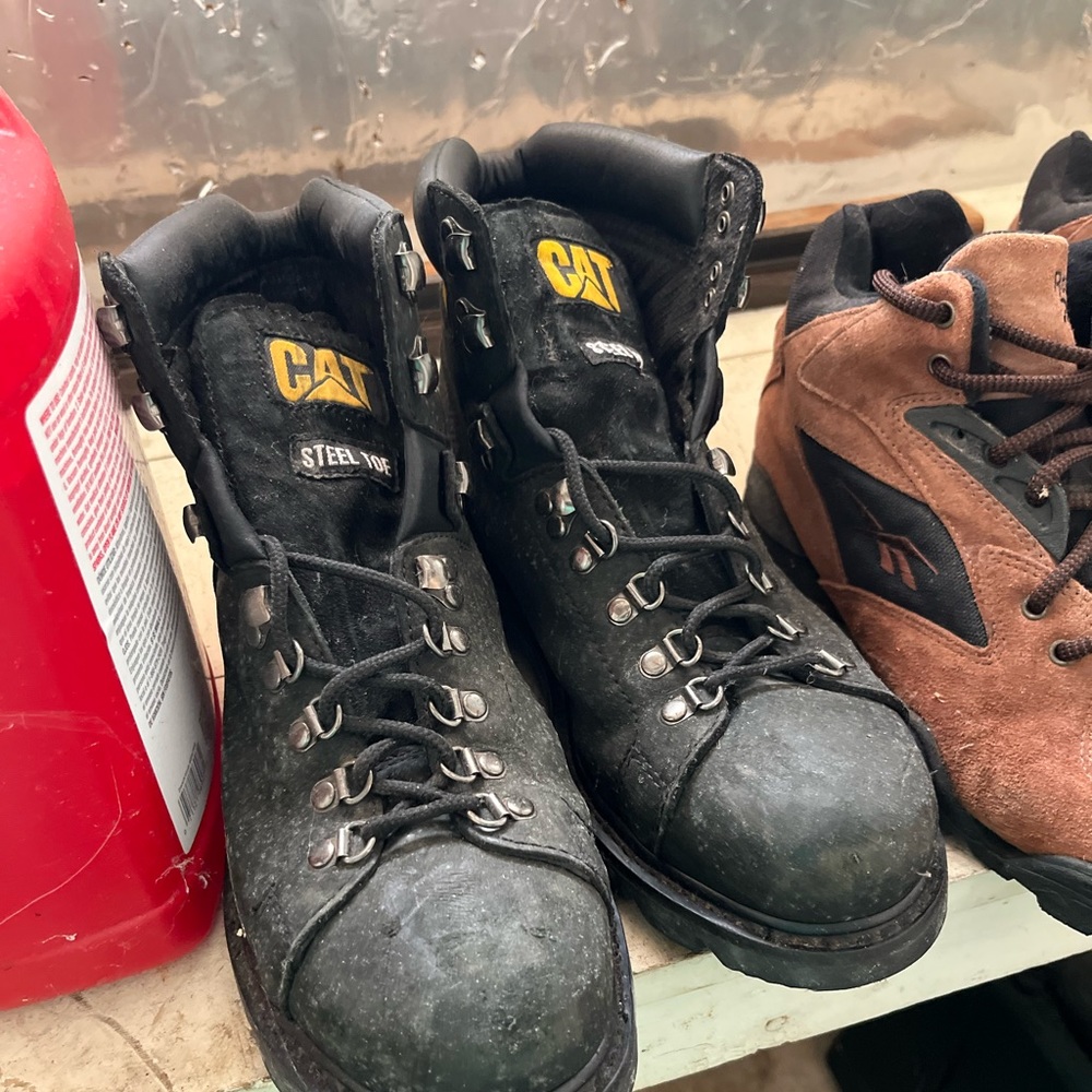 Black mens size 10 CAT steel toe work boots
